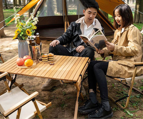 コンペティティブ ケーキロール 折りたたむ木製テーブル 持ち歩く屋外休憩テーブル 木製家具 一般的な高級 モダンスタイル
