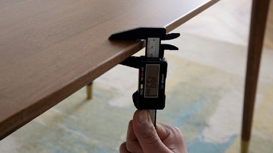 プロフェッショナルでスタイリッシュなダイニングルームのためのカスタマイズ可能な固木食卓セット