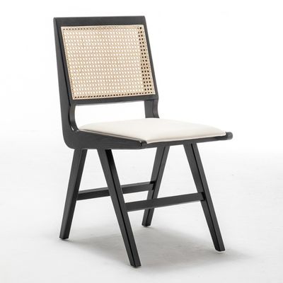 現代のデザイン ダイニングチェア 家庭用ダイニングルームのための実用的なラタン家具