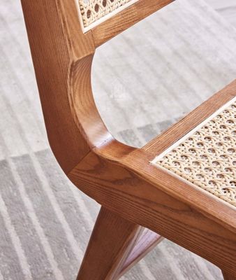 現代のデザイン ダイニングチェア 家庭用ダイニングルームのための実用的なラタン家具