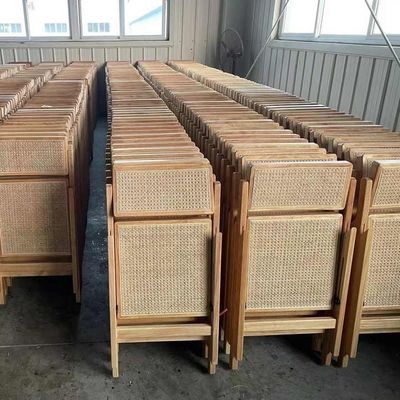 木製の食堂家具 レストランやイベント用耐久性のある折りたたみの椅子