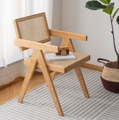 レストランの室内古典的なダイニング家具のためのカスタム固木アームレストラタン椅子