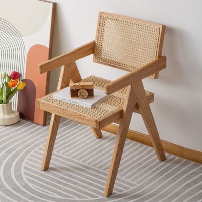 レストランの室内古典的なダイニング家具のためのカスタム固木アームレストラタン椅子