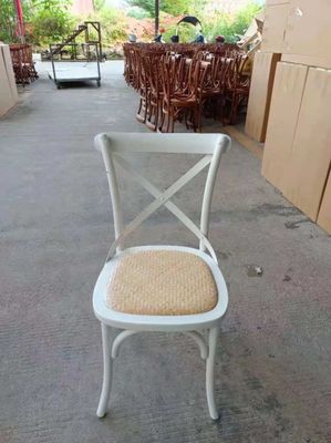 ノルディックスタイルの積み重ねられる木製のクロスバックラタン食卓 オーダーメイドW42CM*D44CM*H87CMサイズ