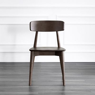 伝統的な北欧固木椅子 ダイニングルーム家具 レストラン椅子
