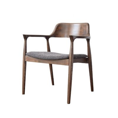 ダイニングルーム 家具 現代の黒い革 敷き布団 木材 椅子 敷き布団とデザイン