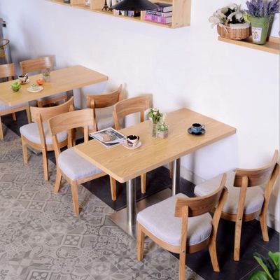 固木丸い食卓と椅子 牛乳茶店 交渉 コーヒー 西洋レストラン ファストフード スナックバー
