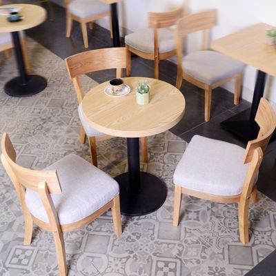 固木丸い食卓と椅子 牛乳茶店 交渉 コーヒー 西洋レストラン ファストフード スナックバー