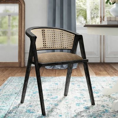 お気に入りの色で カスタマイズされた木製椅子で レストランの外観を向上させてください