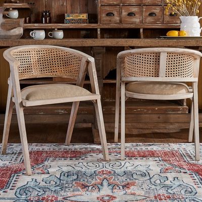 お気に入りの色で カスタマイズされた木製椅子で レストランの外観を向上させてください