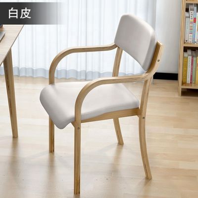 この固木の折りたたみの木の背筋の扶手椅子を用いて 食事のスペースを改良してください
