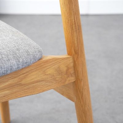 腕前なし 固形木製のビーチ椅子 豪華なダイニングルーム家具のためのダイニングチェア