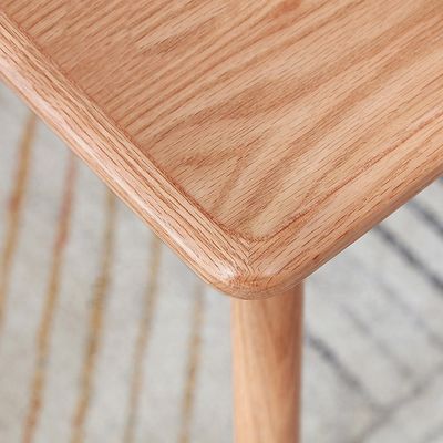 マシッドウッドファブリックチェア テーブルとチェアの組み合わせ 実践的で経済的な室内家具ソリューション