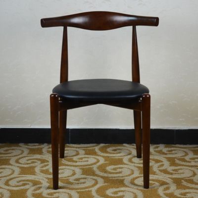 木製の脚 豪華な日本風ダイニングチェア 現代のPU革のシートと古典的な木材
