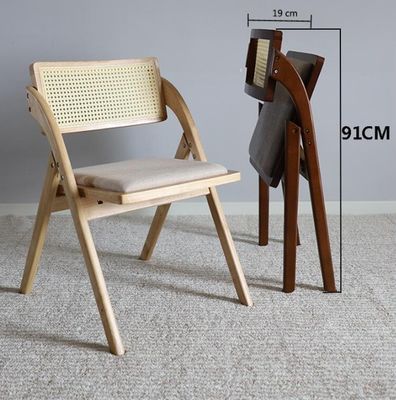 レストラン用折りたたむ木製椅子 耐久性のあるラタン式食卓椅子 天然/ナッツ色の椅子