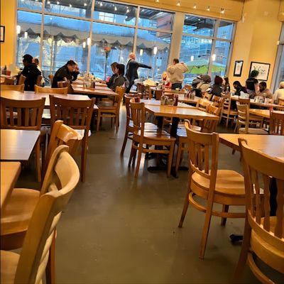 レストラン食卓椅子 固木枠と近代的なPU革デザイン