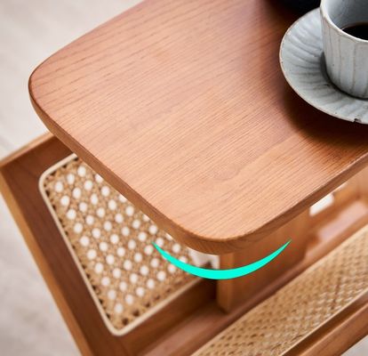 マシッドウッドの四角いサイドテーブル 織りラタン本棚 漆器で耐久性のある構造