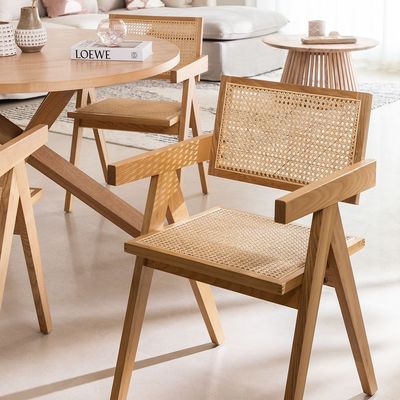 ホテルの食堂でヴィンテージガーデンキャナラタンウィッカーの木製扶手椅子のための特別な食堂椅子
