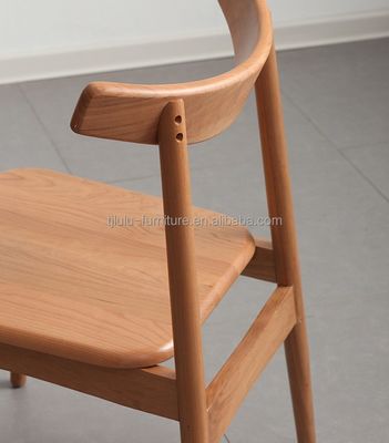 モダンなデザインスタイルで固木食卓 ダイニングルームの家具 カフェ レストランで ノルディック シンプル デザイン