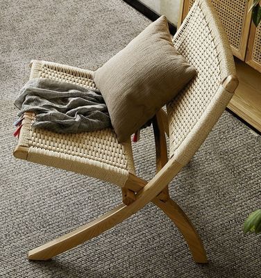 ホテルのリビングルーム家具 ノルディック様式 マシッドウッド リレージャーチェア 織りコードと折りたたむデザイン