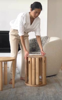 積み立てられる赤オーク木製のストール シンプルなデザイン ダイニングルームの家具のための固木椅子