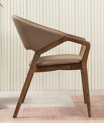 2023 モダンデザイン マシッドウッド PU レザー ダイニングルーム カフェ用 ブームチェア レストランに魅力を与え