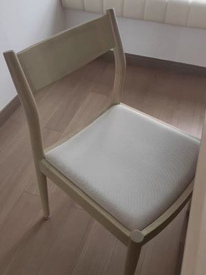 快適なクッション 固木食卓 自然 現代のレストランのための人気色