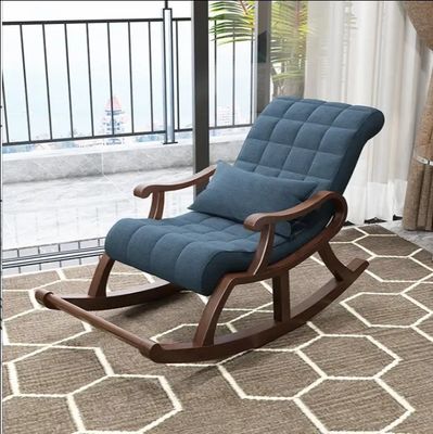 現代的なデザイン マシッドウッドの揺れる椅子 W60*D135*H85CM リビングルーム用