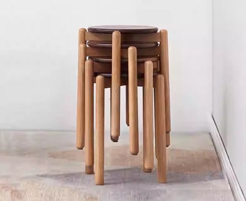 積み重ねられる木製ストール 固形木製食卓 単純にオーク木材のカバー素材で設計