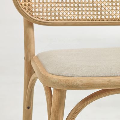 ダイニングルーム 家具 白い麻布 ダイニングチェア パッドと曲げたリュックレスト オーダーメイド色のナッツ色の木材
