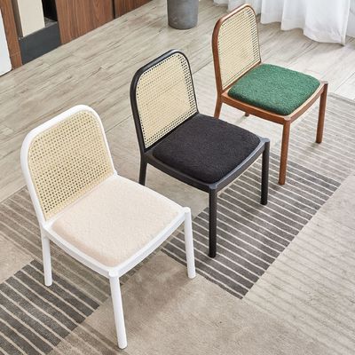 現代の自然ラタン 固木食卓 レストラン用食卓 ダイニングルーム家具 特定の食卓