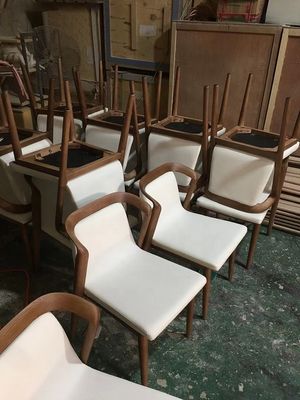 レストラン 食堂椅子 固形灰木製枠 木製 舗装した fauteuil モダンな贅沢品