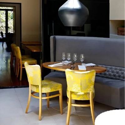 OEM 木製食卓椅子の木製の脚 北欧製の布 PU革 ホテル・レストラン・宴会 イベントと調整可能なデザイン