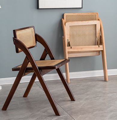 ホテル レストラン ダイニングルーム 家具 モダン ノルディック 折りたたむラタン リュックレスト 固木 ダイニングチェア W47.5*D47.5*H81.5CM
